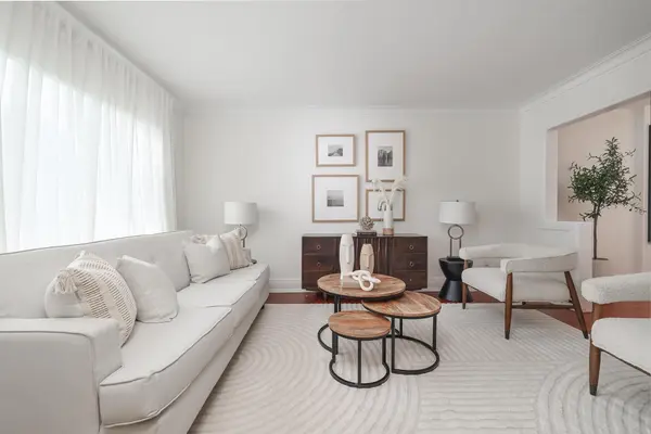 Toronto C02, ON M5R 1K9,618 Davenport RD