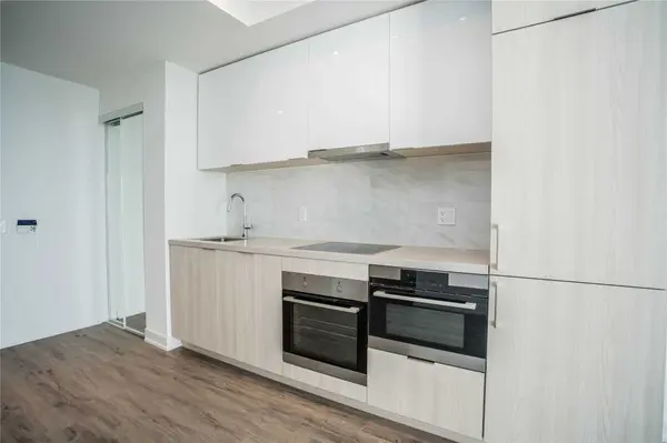 Toronto C01, ON M5E 0A4,15 Queens Quay E #2603