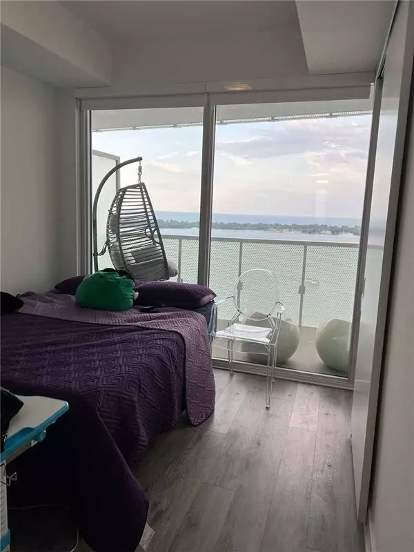 Toronto C01, ON M5E 0A4,15 Queens Quay E #2603