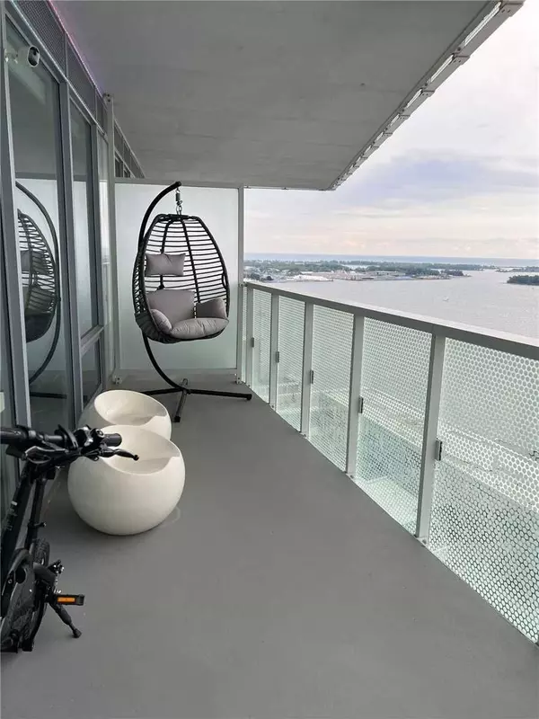 Toronto C01, ON M5E 0A4,15 Queens Quay E #2603