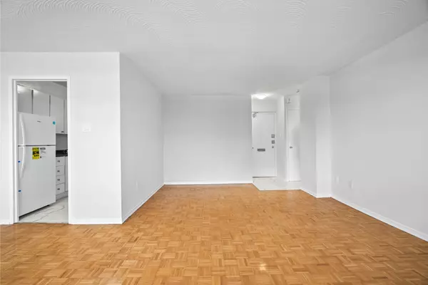 Toronto C13, ON M3A 1R2,105 Rowena DR #704