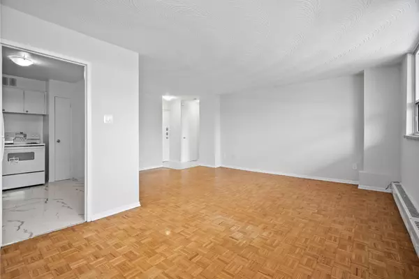 Toronto C13, ON M3A 1R2,105 Rowena DR #704