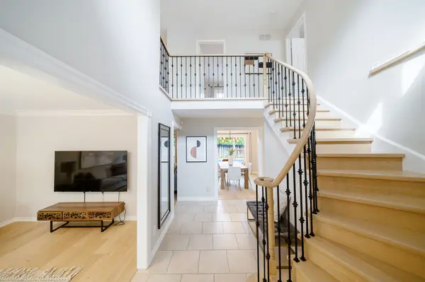 1239 Barnwood SQ, Pickering, ON L1X 1C6