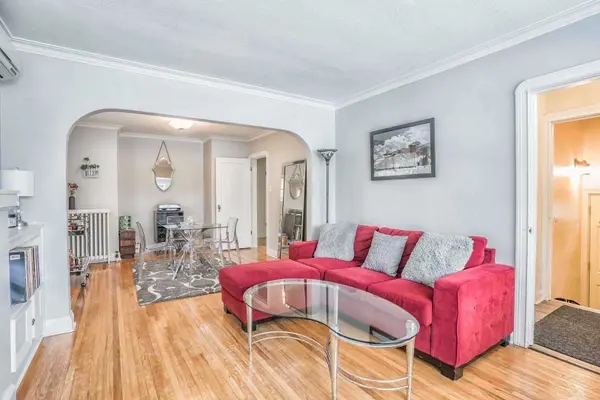 Toronto E03, ON M4C 3P8,18 Roblin AVE