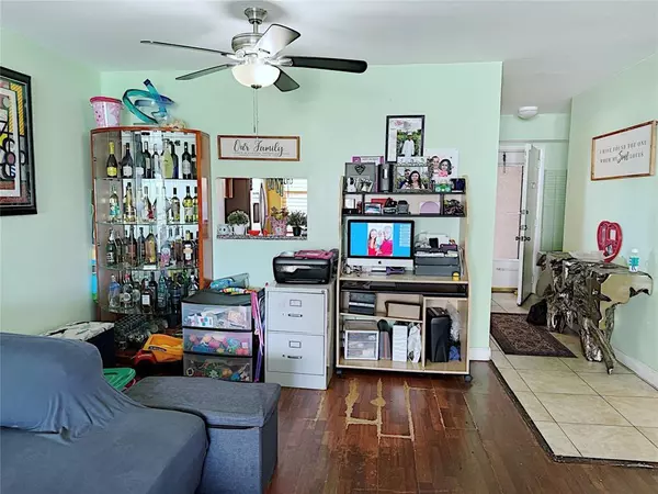 Dania Beach, FL 33004,325 SE 11 TE #205