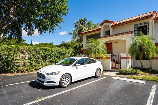 Deerfield Beach, FL 33442,102 Liberty Ct #102