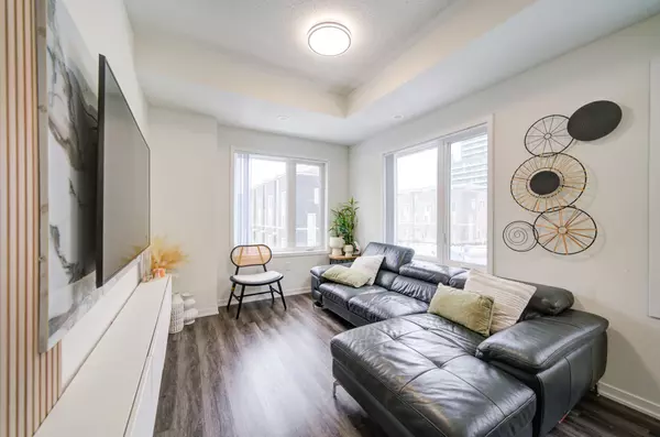 Vaughan, ON L4K 0N7,131 Honeycrisp CRES #TH210