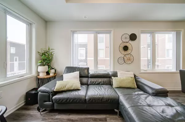 Vaughan, ON L4K 0N7,131 Honeycrisp CRES #TH210