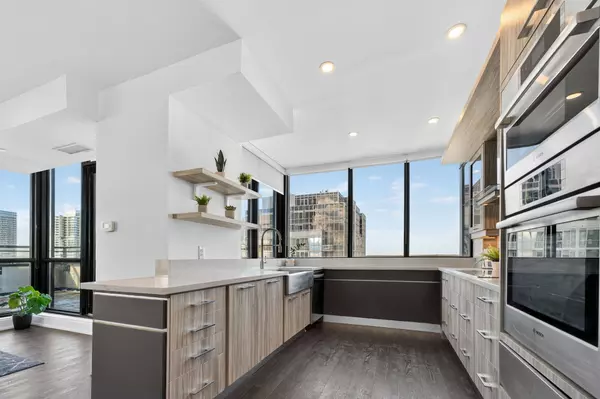 Vaughan, ON L4K 0H8,2910 Highway 7 RD #Ph05 (3605)