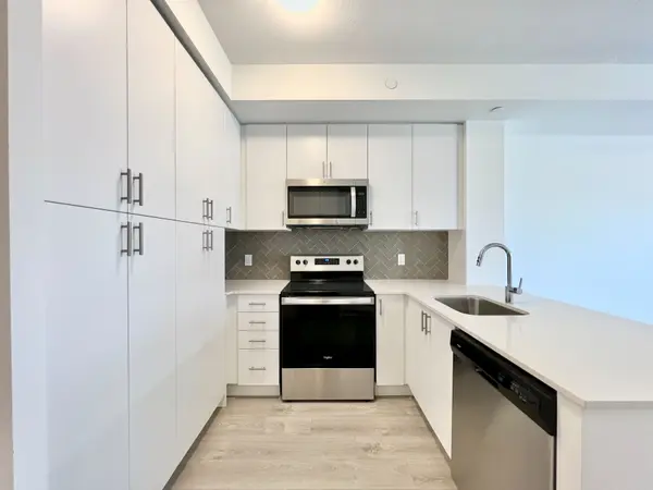 Oakville, ON L6H 7C2,3200 William Coltson AVE #305