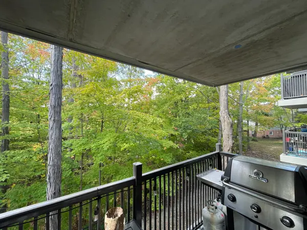 Burlington, ON L7M 4C4,2040 CLEAVER AVE #219