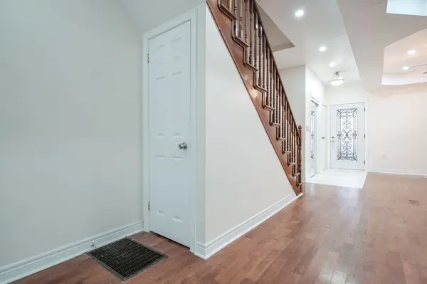 Toronto W02, ON M6H 3M7,81 Pauline AVE