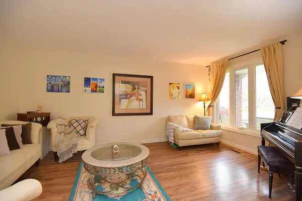 Hamilton, ON L0R 2H3,43 Niska DR