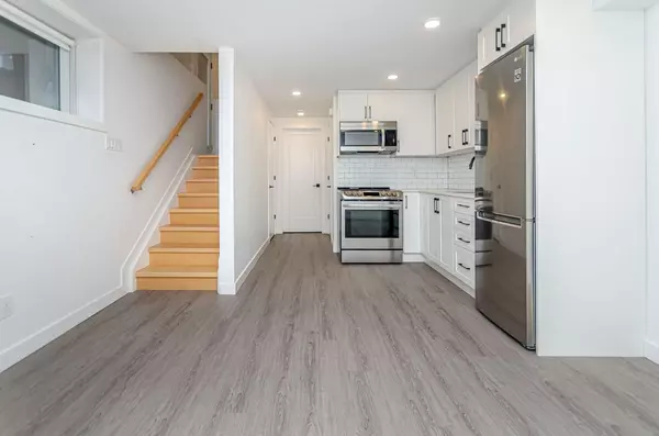 West Centre Town, ON K1Y 1N4,123 CARRUTHERS AVE #B