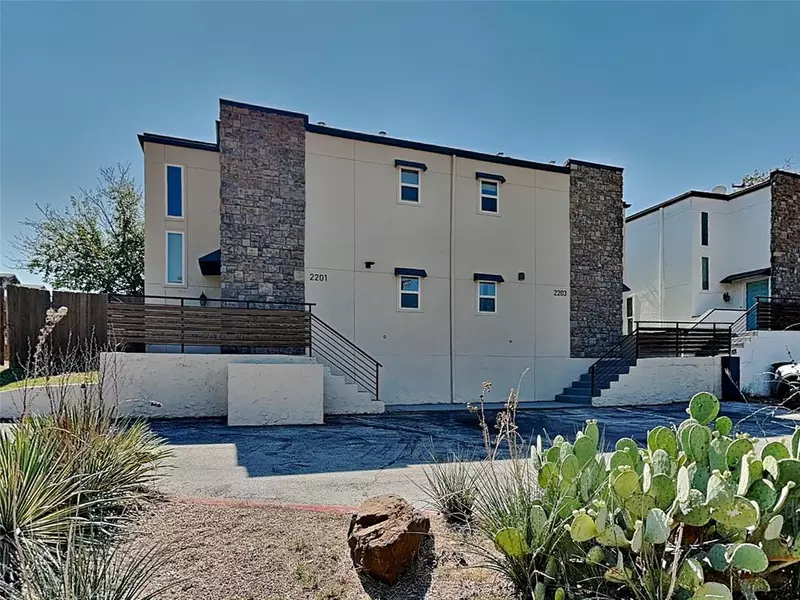 2201 Park Hill Drive, Fort Worth, TX 76110