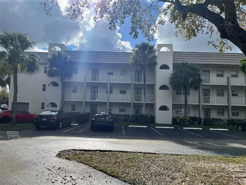 8100 Sunrise Lakes Blvd #307, Sunrise, FL 33322