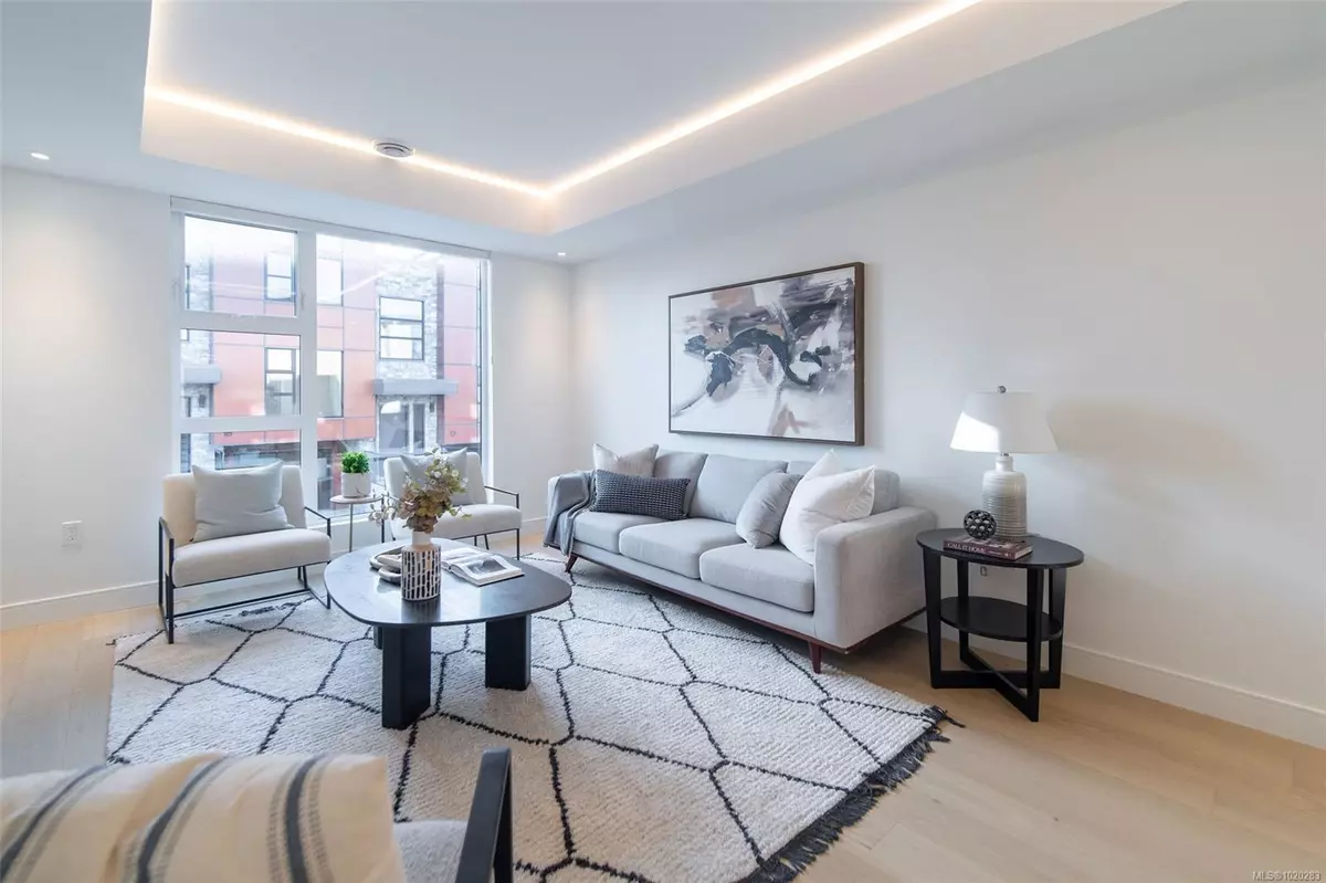 Saanich, BC V8X 2N2,4253 Dieppe Rd #11