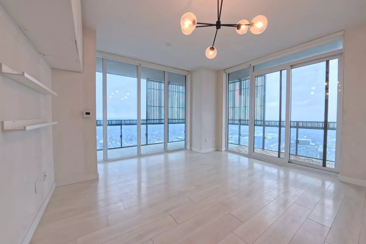 Toronto C10, ON M4P 0C1,8 Eglinton AVE E #5608