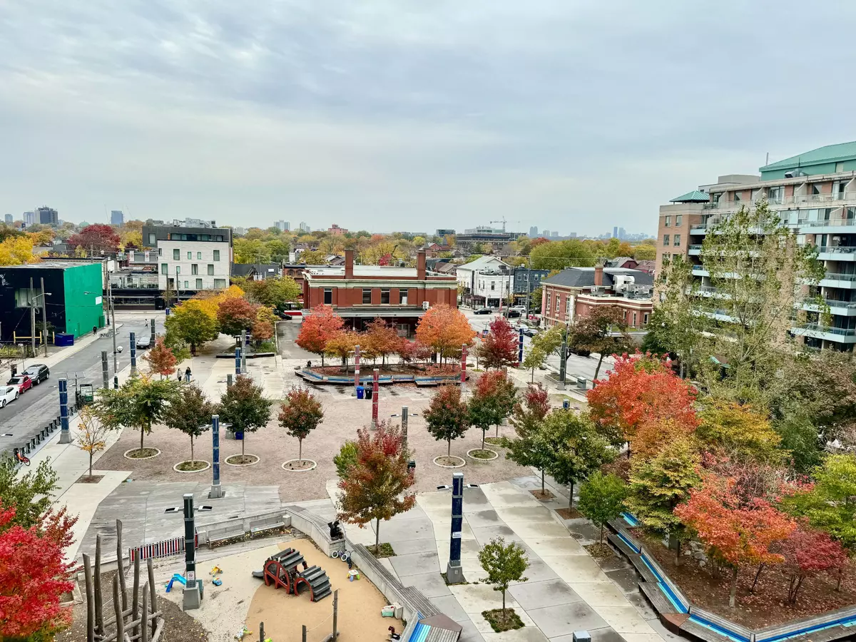 Toronto C01, ON M6J 0C7,36 Lisgar ST #606