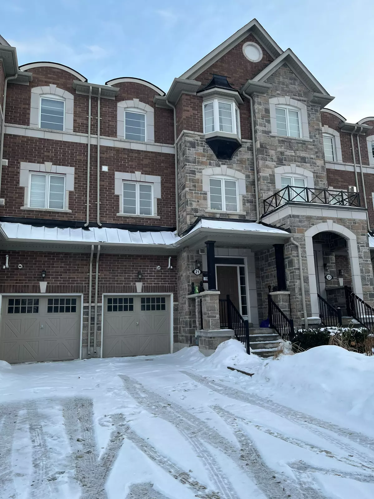 Richmond Hill, ON L4E 1H3,21 Globemaster LN