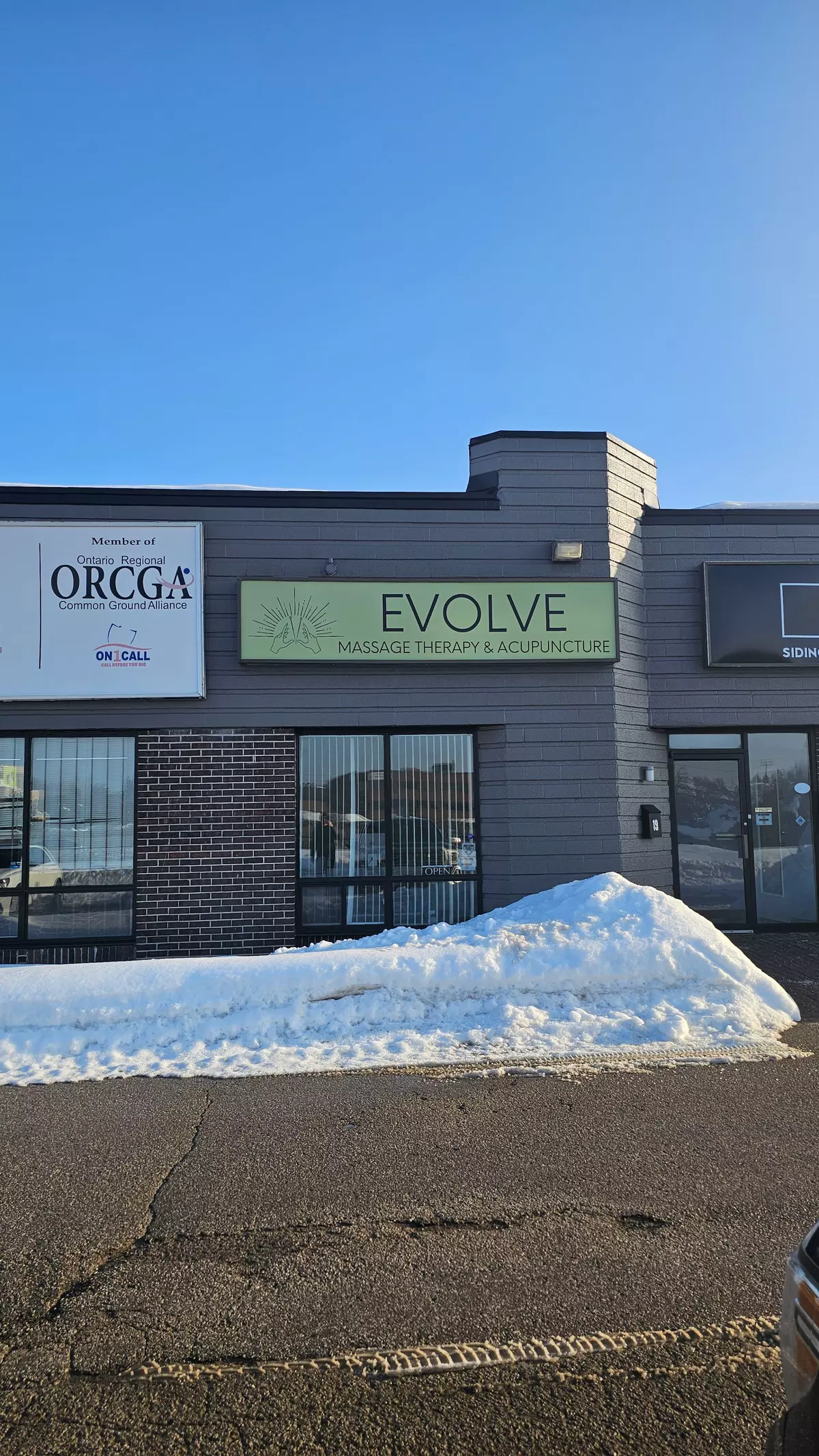 Barrie, ON L4M 5A5,18 Alliance BLVD #19