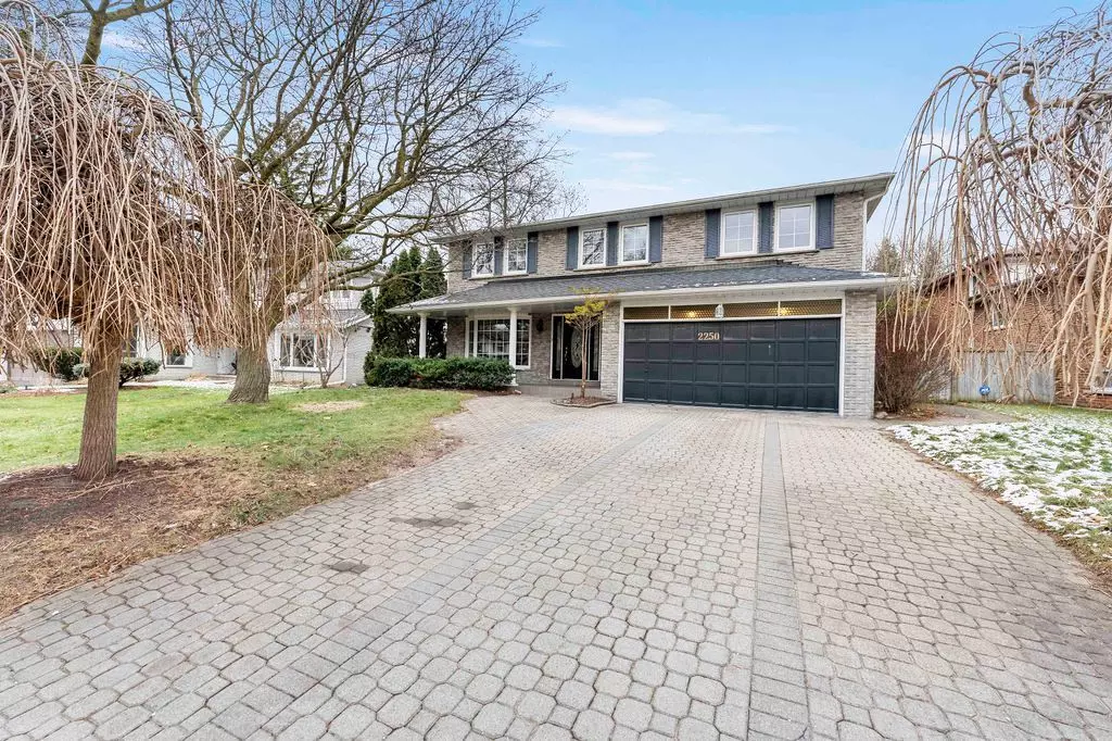 Mississauga, ON L5B 2E8,2250 Kenbarb RD