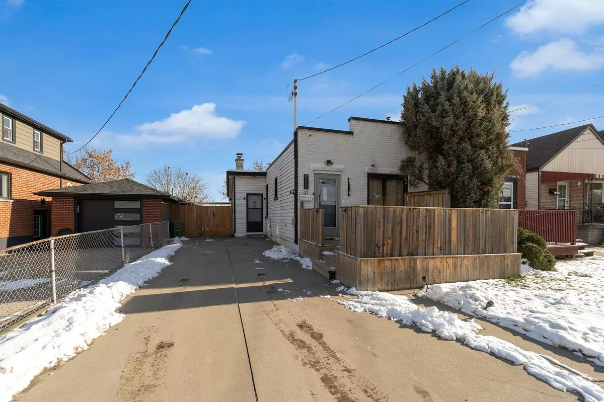 Hamilton, ON L8H 1A1,23 Rosewood RD