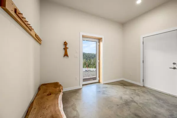 Courtenay, BC V9J 1L0,860 Cruikshank Ridge