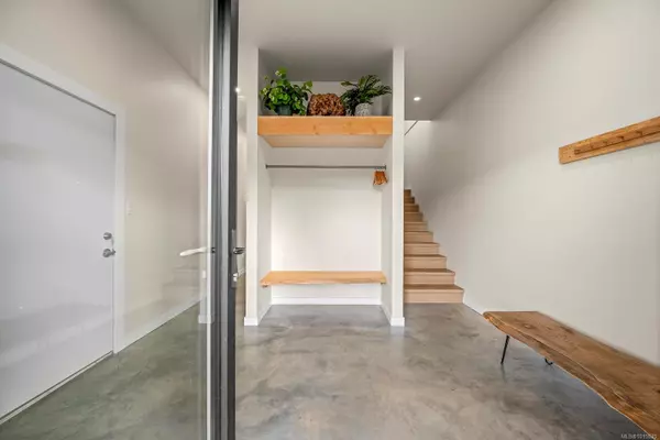 Courtenay, BC V9J 1L0,860 Cruikshank Ridge