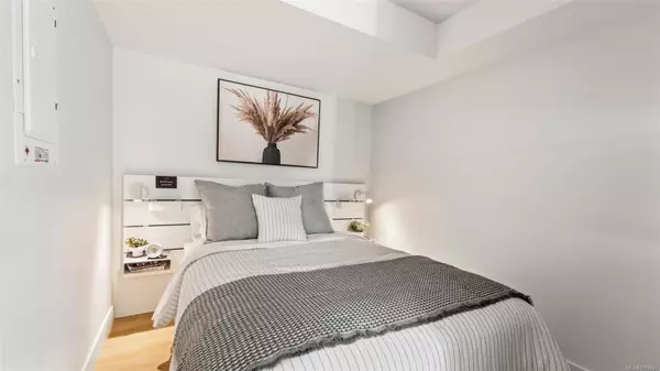 Saanich, BC V8N 0C4,4201 Tyndall Ave #2202