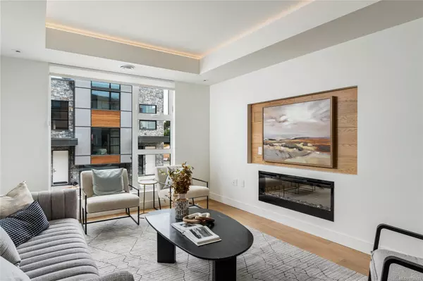 Saanich, BC V8X 2N2,4253 Dieppe Rd #13