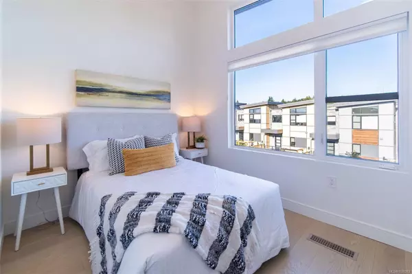 Saanich, BC V8X 2N2,4253 Dieppe Rd #11