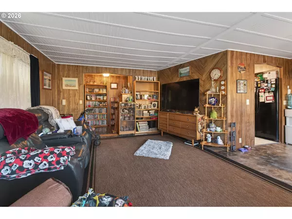 Junction City, OR 97448,1225 W 10TH AVE #18