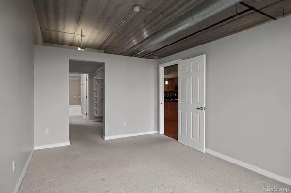 Royal Oak, MI 48067,101 CURRY AVE #610