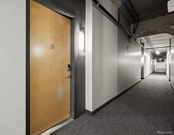 Royal Oak, MI 48067,101 CURRY AVE #610