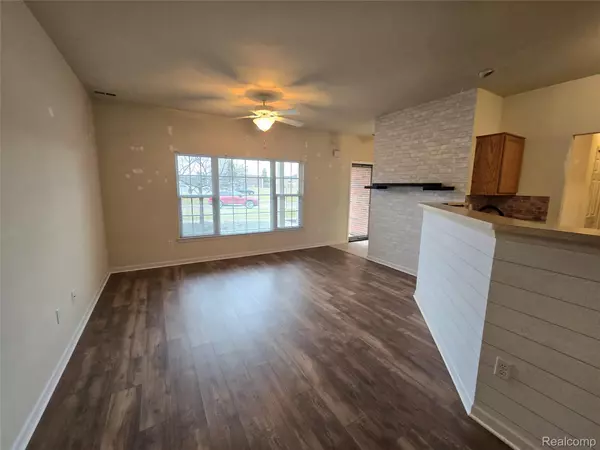 Trenton, MI 48183,27611 Hidden Oaks DR