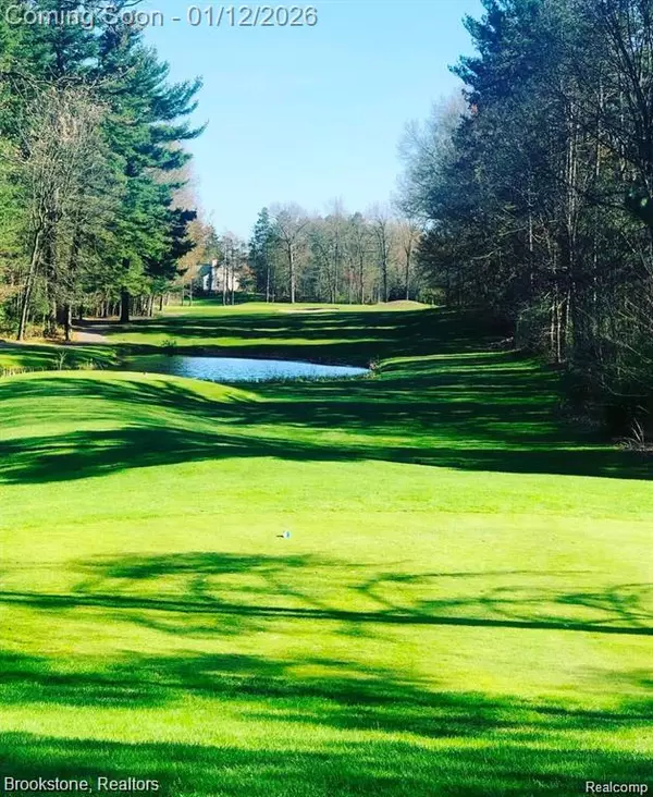 Pinckney, MI 48169,2500 WHISPERING PINES DR