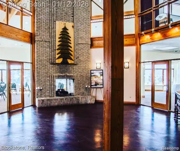 Pinckney, MI 48169,2500 WHISPERING PINES DR