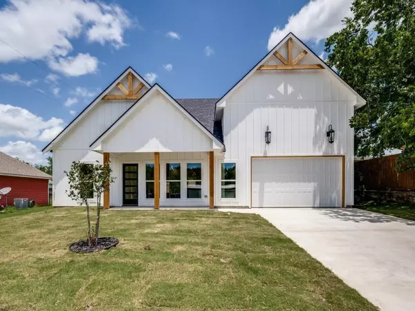 Decatur, TX 76234,204 W Collins