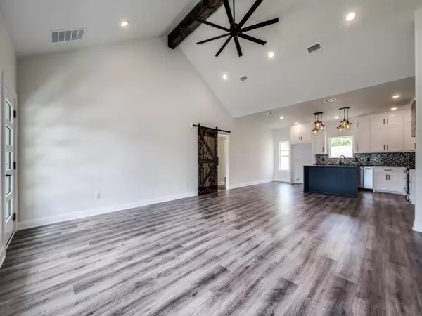 Decatur, TX 76234,204 W Collins