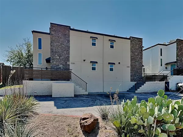 2201 Park Hill Drive, Fort Worth, TX 76110