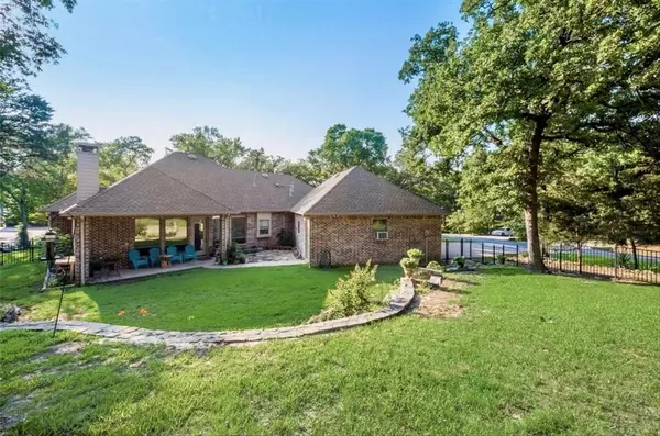 Lake Kiowa, TX 76240,1125 Kiowa Drive E