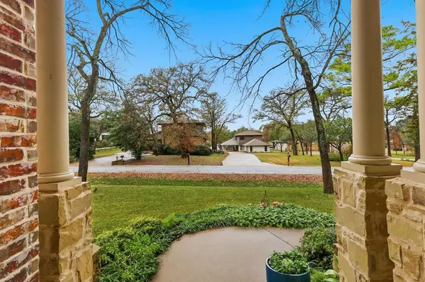 Lake Kiowa, TX 76240,1125 Kiowa Drive E