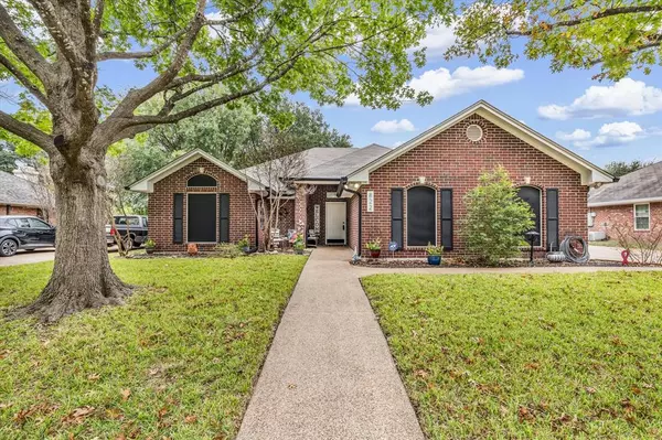 822 Crested Butte Drive,  Hewitt,  TX 76643