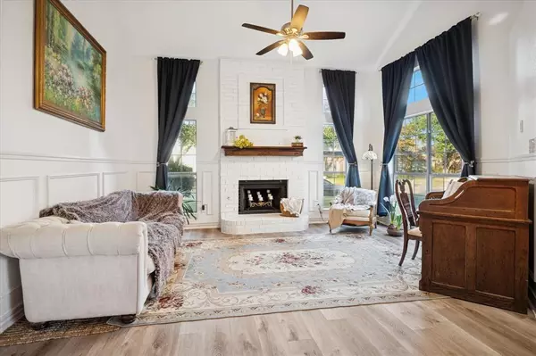 2814 Lois Lane, Rowlett, TX 75088