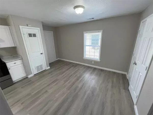 Dallas, TX 75217,7642 Maxwell Avenue