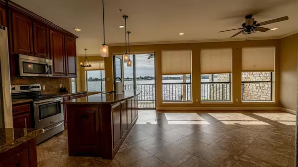 Granbury, TX 76048,401 E Pearl Street #2103