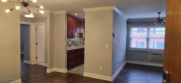 Linden City, NJ 07036,100 Luttgen Pl #B1