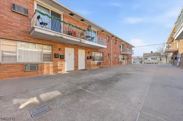 Ridgefield Park Village, NJ 07660,435 Teaneck Rd #11