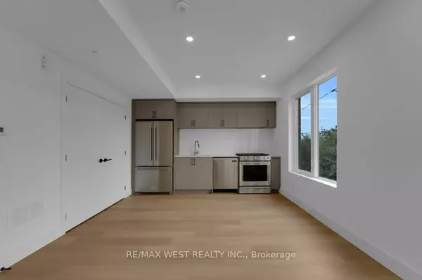 Toronto C03, ON M6C 3V6,661 Winona DR